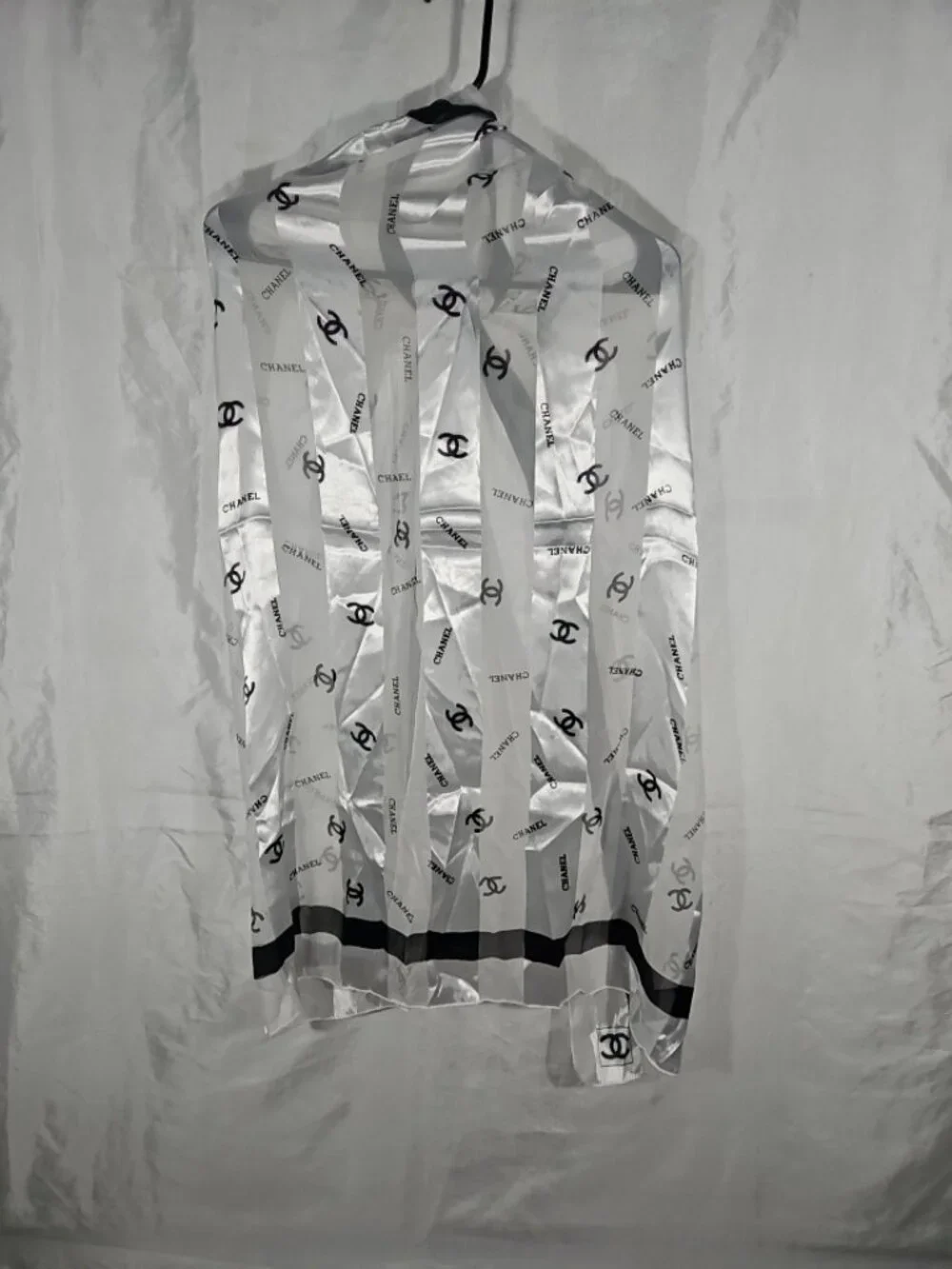 Scarf with the Chanel logo #287